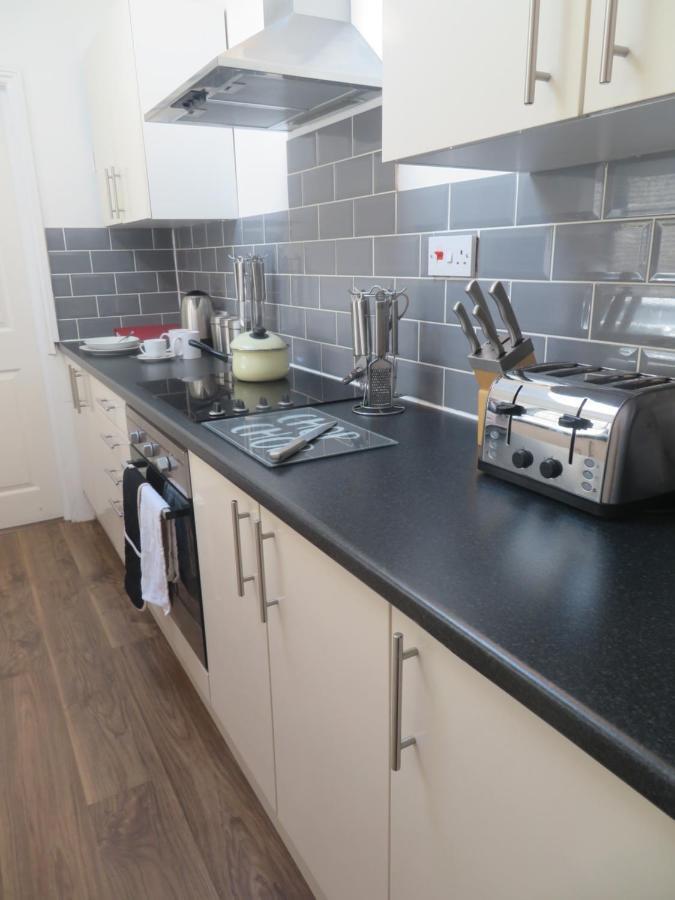 Entire 2 Bed Ground Floor Apartment Central But Quiet Newmarket  Bagian luar foto
