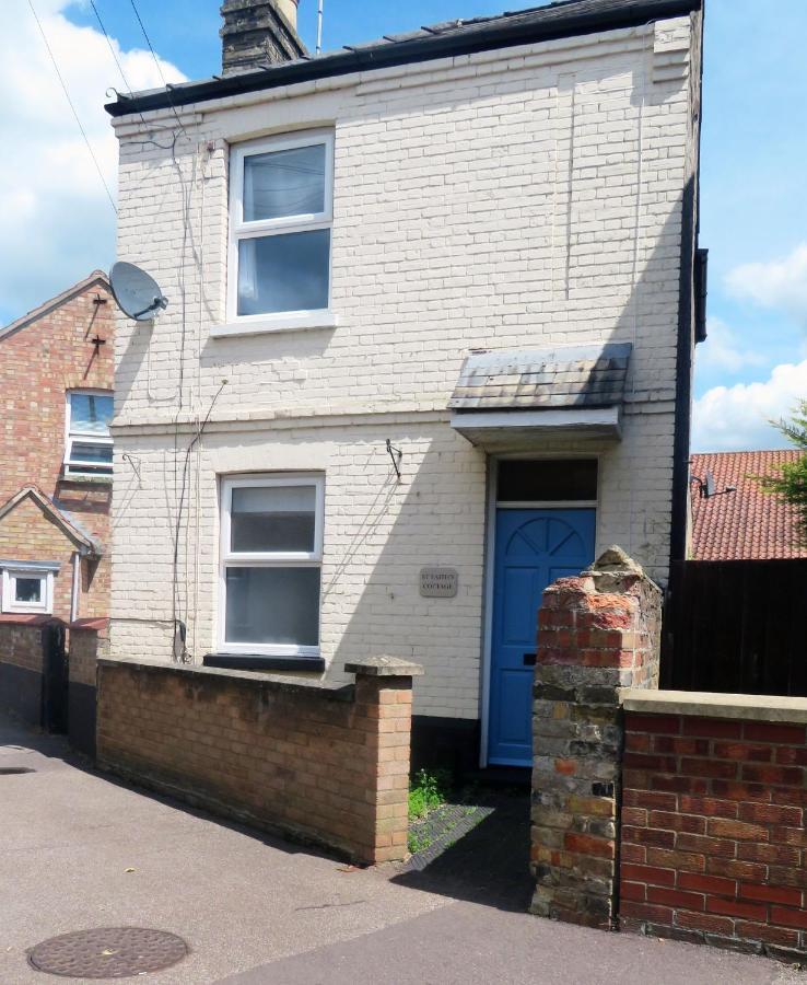 Entire 2 Bed Ground Floor Apartment Central But Quiet Newmarket  Bagian luar foto
