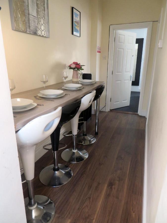 Entire 2 Bed Ground Floor Apartment Central But Quiet Newmarket  Bagian luar foto
