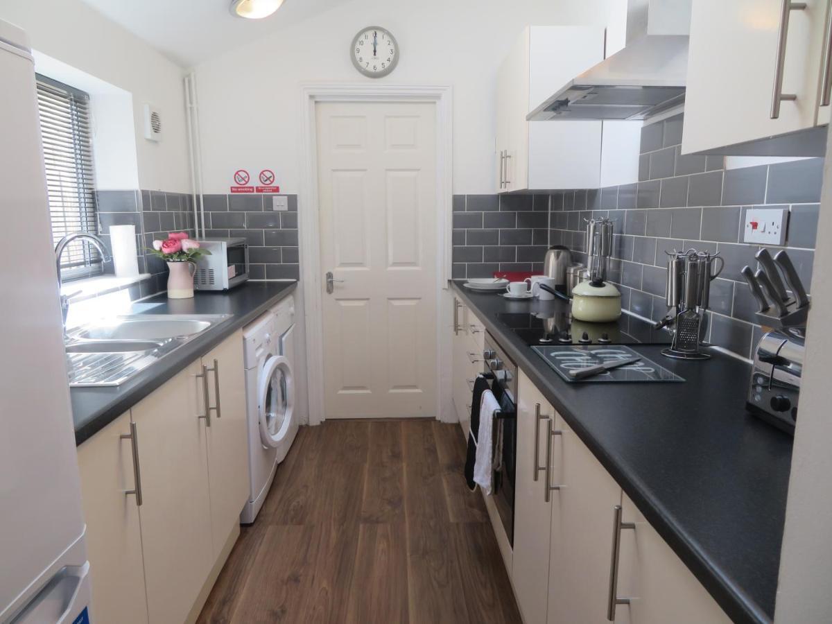 Entire 2 Bed Ground Floor Apartment Central But Quiet Newmarket  Bagian luar foto